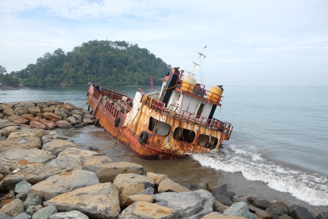 Daya Tarik Pantai Padang Sumatera Barat - WonderVerse Indonesia