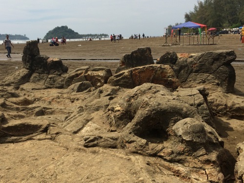 Fakta-fakta Batu Malin Kundang - WonderVerse Indonesia