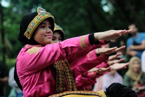 Gerakan Tari Ratoh Jaroe - WonderVerse Indonesia