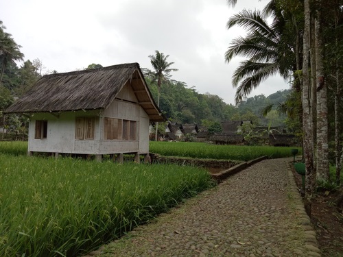 Karakteristik Rumah Adat Jawa Barat