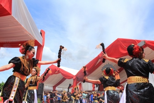 Keunikan dan Makna Tarian Daerah Sulawesi Selatan - WonderVerse Indonesia