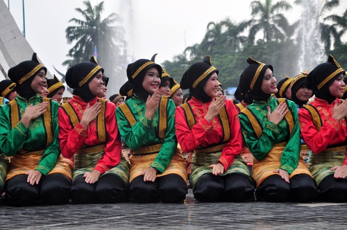 Kostum dan Riasan Tari Ratoh Jaroe - WonderVerse Indonesia