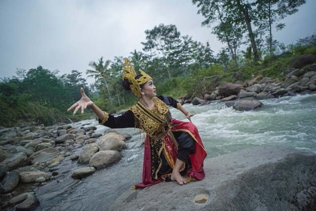  Mengenal Tari Jaipong - WonderVerse Indonesia