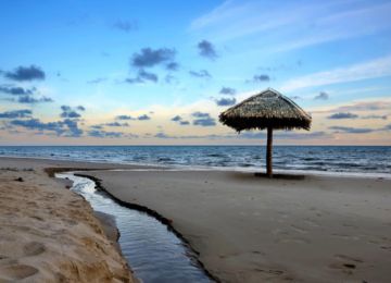 Pantai di Kallimantan Timur - WonderVerse Indonesia