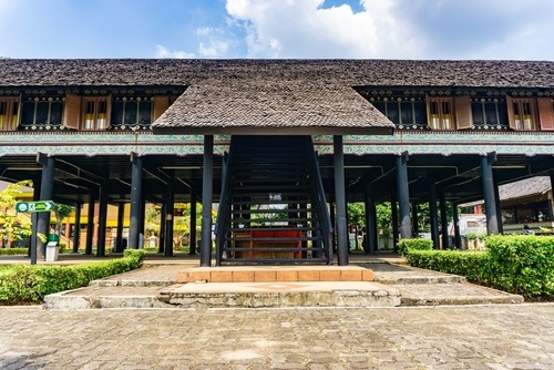 Sejarah dan Ciri Khas Rumah Adat Aceh - WonderVerse Indonesia