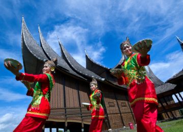 Makna Tari Piring - WonderVerse Indonesia
