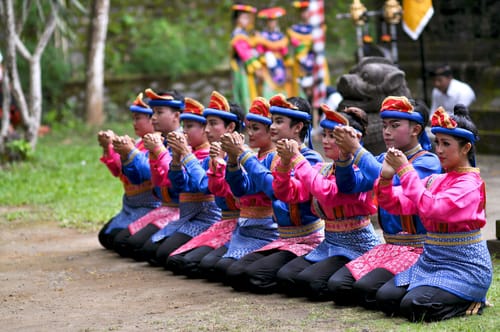 Pola Lantai Tari Saman - WonderVerse Indonesia
