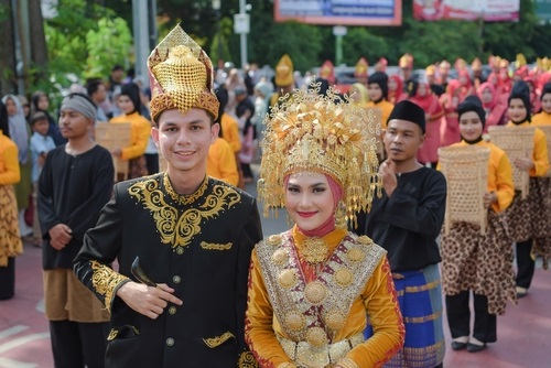 Baju Adat Suku Aceh - WonderVerse Indonesia