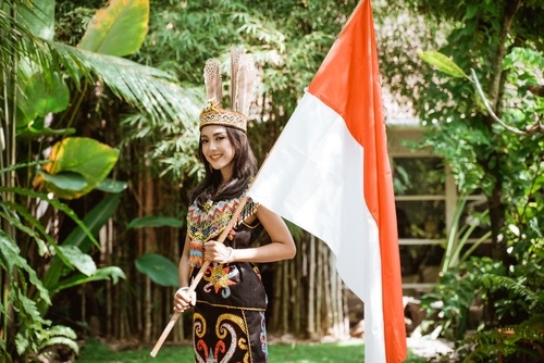 Baju Adat Kalimantan Barat - WonderVerse Indonesia