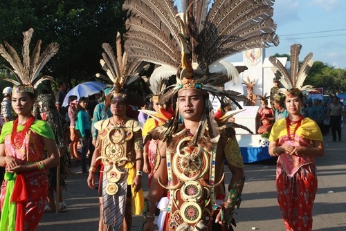 Baju Adat Kalimantan Tengah - WonderVerse Indonesia
