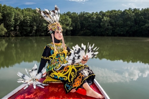 Baju Adat Kalimantan Timur - WonderVerse Indonesia