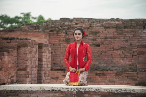 Pakaian Adat Suku Jawa Barat - WonderVerse Indonesia