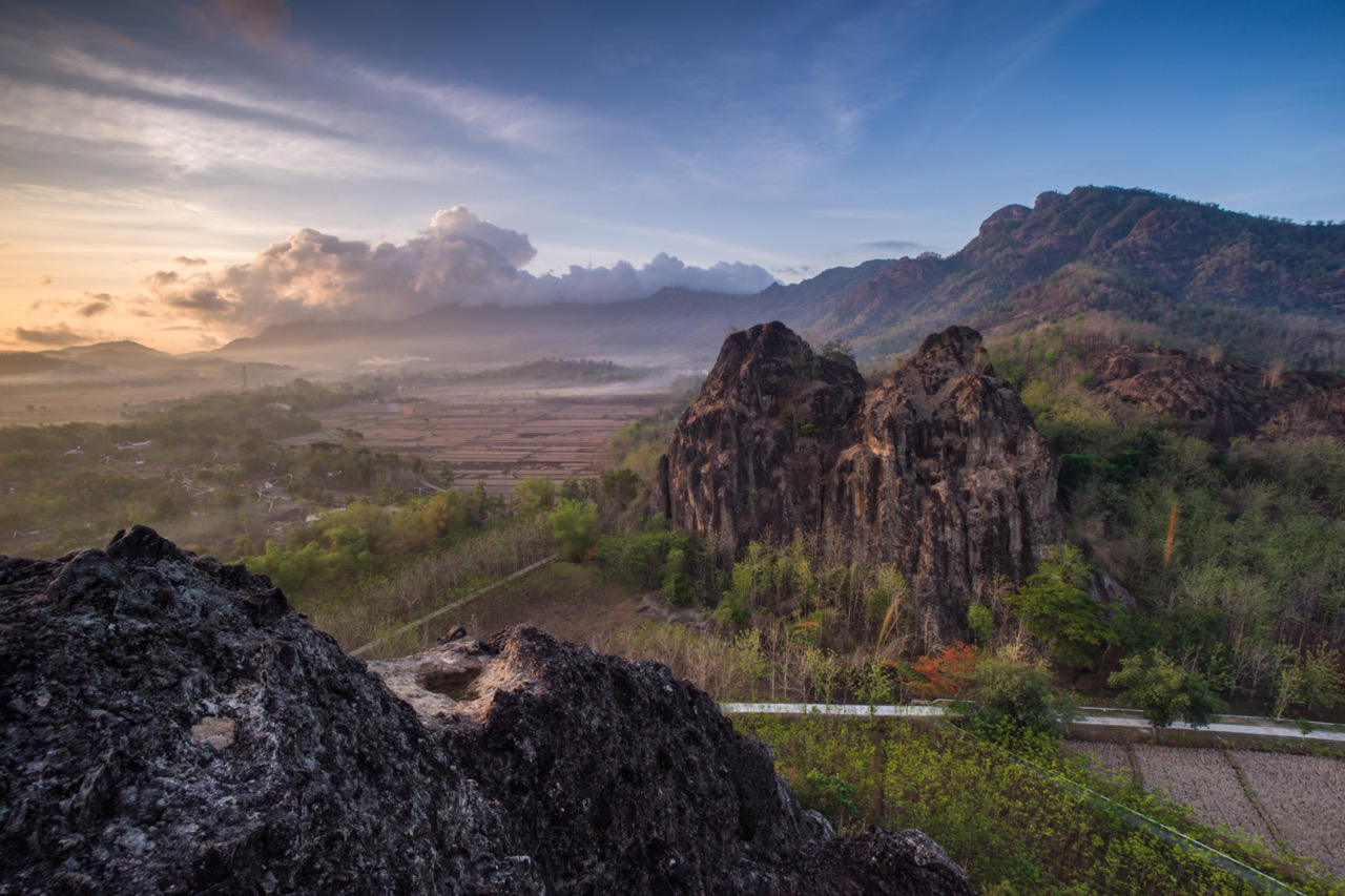 Keunikan Wisata Alam Batu Seribu - WonderVerse Indonesia