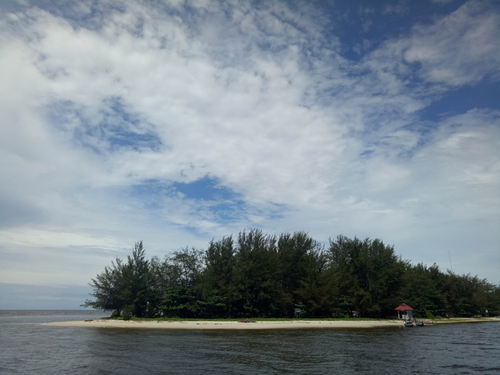 Pantai Tanjung Keluang - WonderVerse Indonesia
