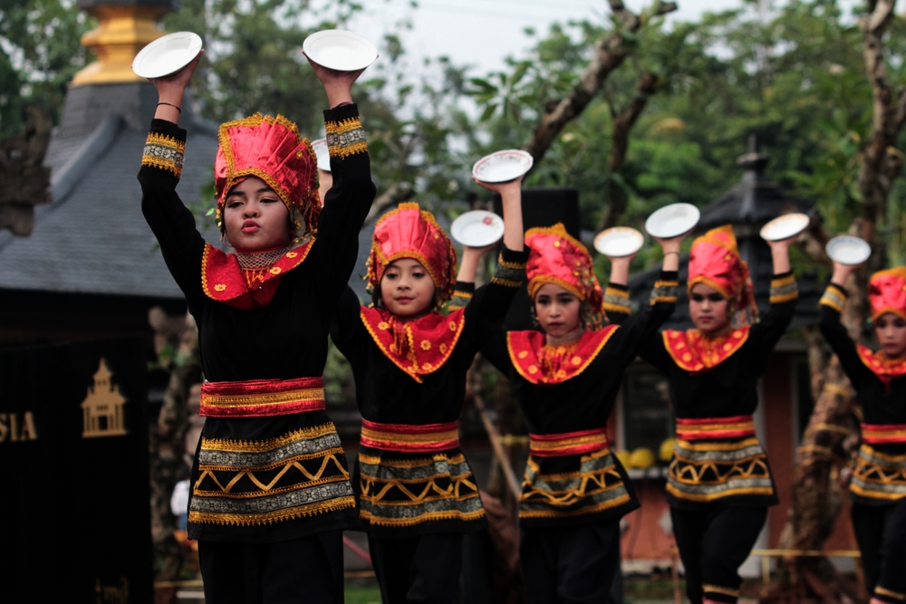 Tujuan Tari Piring Ditampilkan - WonderVerse Indonesia