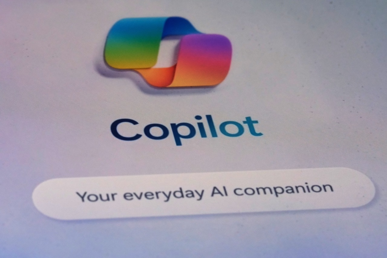Perbedaan Microsoft Copilot dan ChatGPT - WonderVerse Indonesia