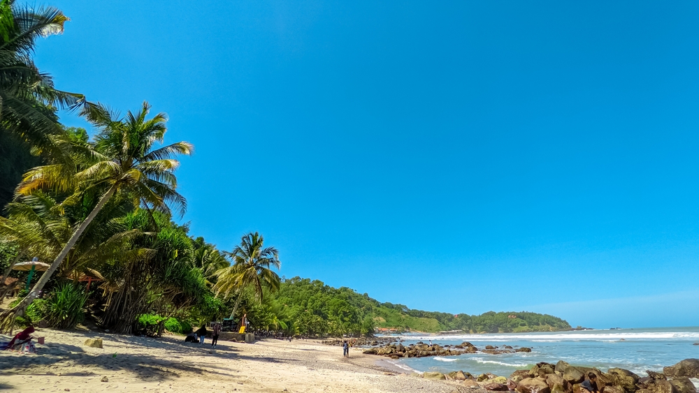 Harga Tiket Masuk Pantai Menganti - WonderVerse Indonesia