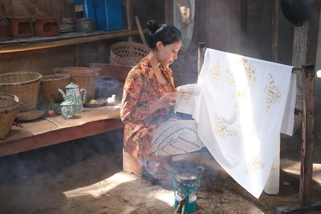 Asal-usul Batik Indonesia - WonderVerse Indonesia