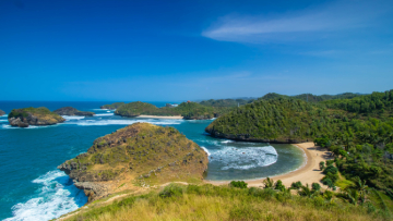 8 Pantai di Jawa Timur yang Eksotik dan Tidak Boleh Dilewatkan