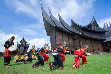 Yuk, Mengenal Lebih Jauh Makna Tari Piring dari Minangkabau