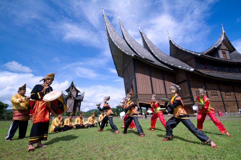 16 Tarian Sumatera Barat yang Semangat dan Penuh Pesona