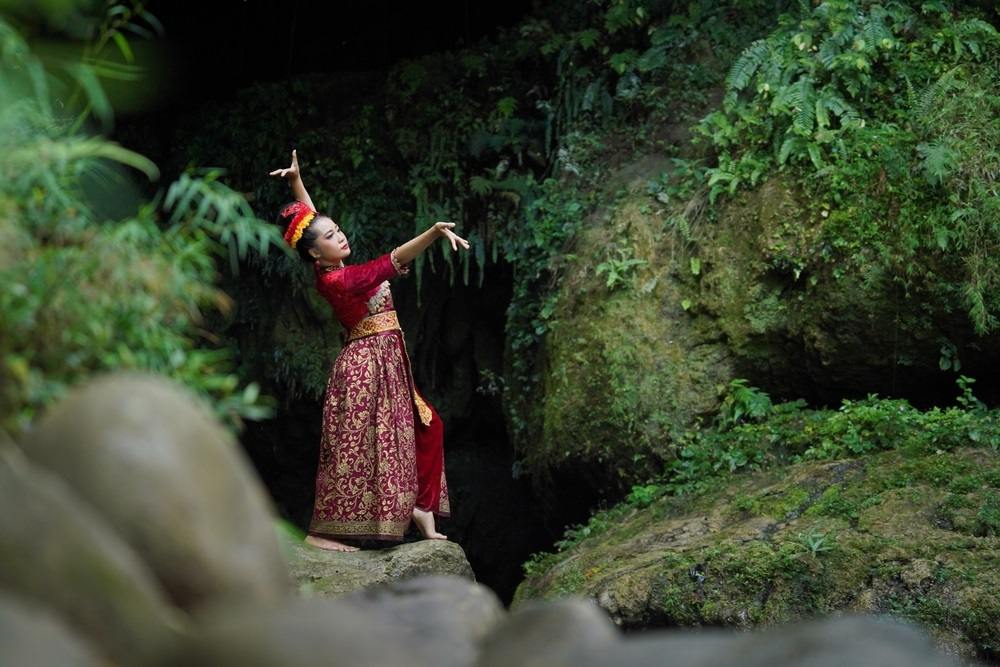 11 Tarian Jawa Barat Sambil Menjelajahi Pesona Budaya Sunda