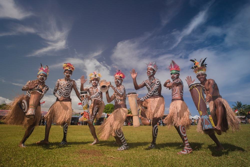 14 Tarian Papua yang Sakral dan Penuh Keakraban