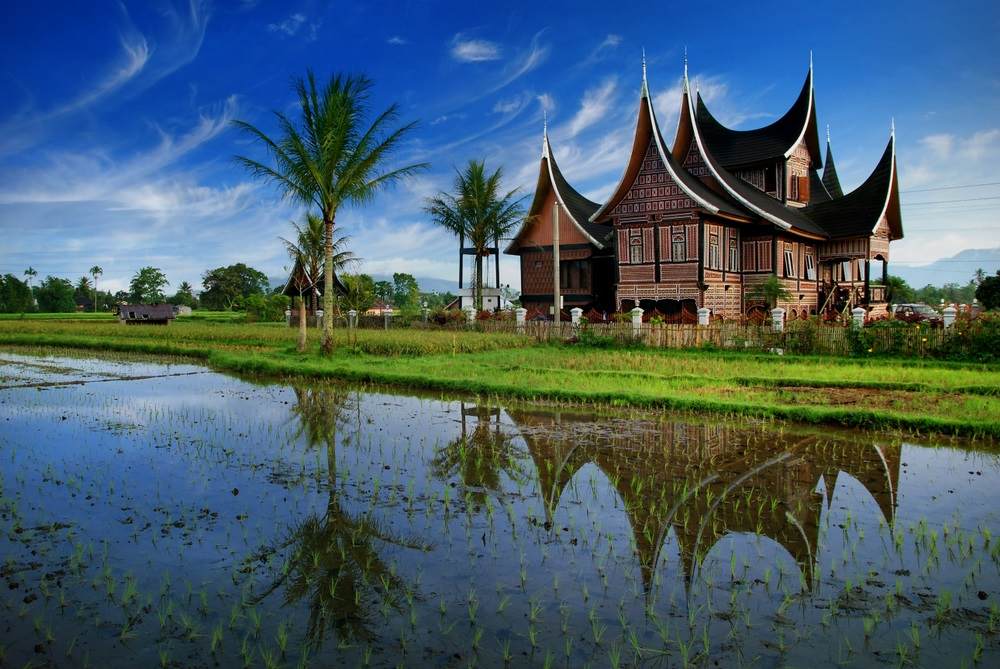 Rumah Adat Sumatera Barat: Tradisional, Unik, dan Canggih!