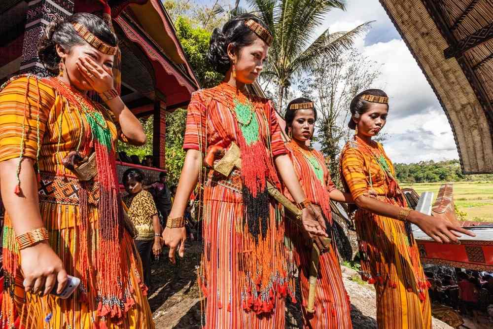 Pakaian Adat Suku Toraja dan Keunikan Ragam Aksesorisnya