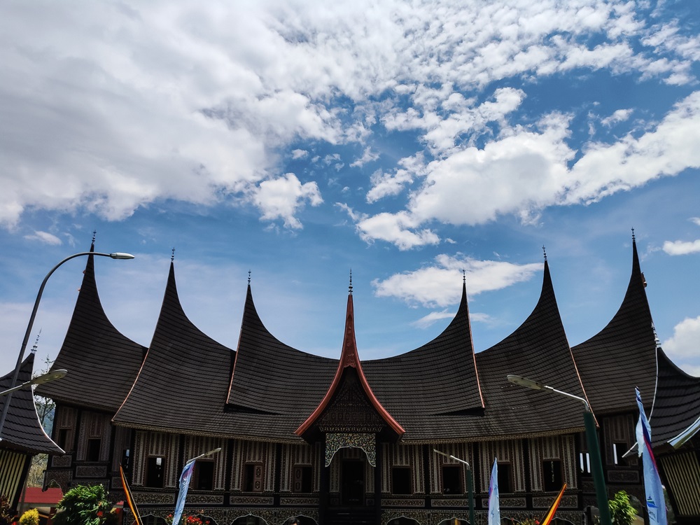 7 Rumah Adat Suku Minang Warisan Budaya yang Tahan Gempa