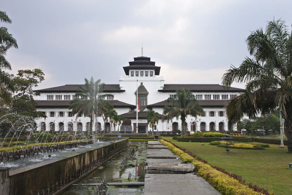5 Ciri Khas Suku Jawa Barat dan Keunikan Ragam Budayanya