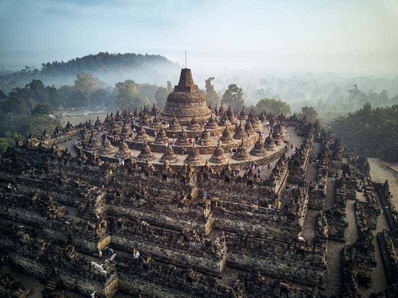 15 Destinasi Wisata Religi Indonesia yang Wajib Dikunjungi