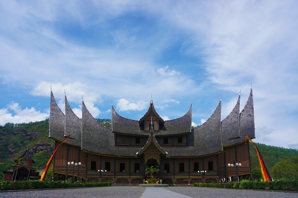 25 Suku Sumatera Barat dan Dialek Unik Bahasa Minangkabau